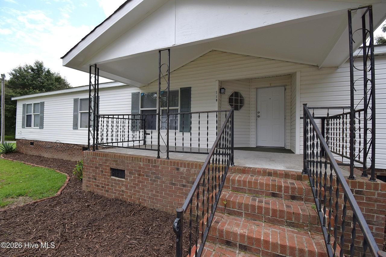 220 Main St - Photo 2 of 24