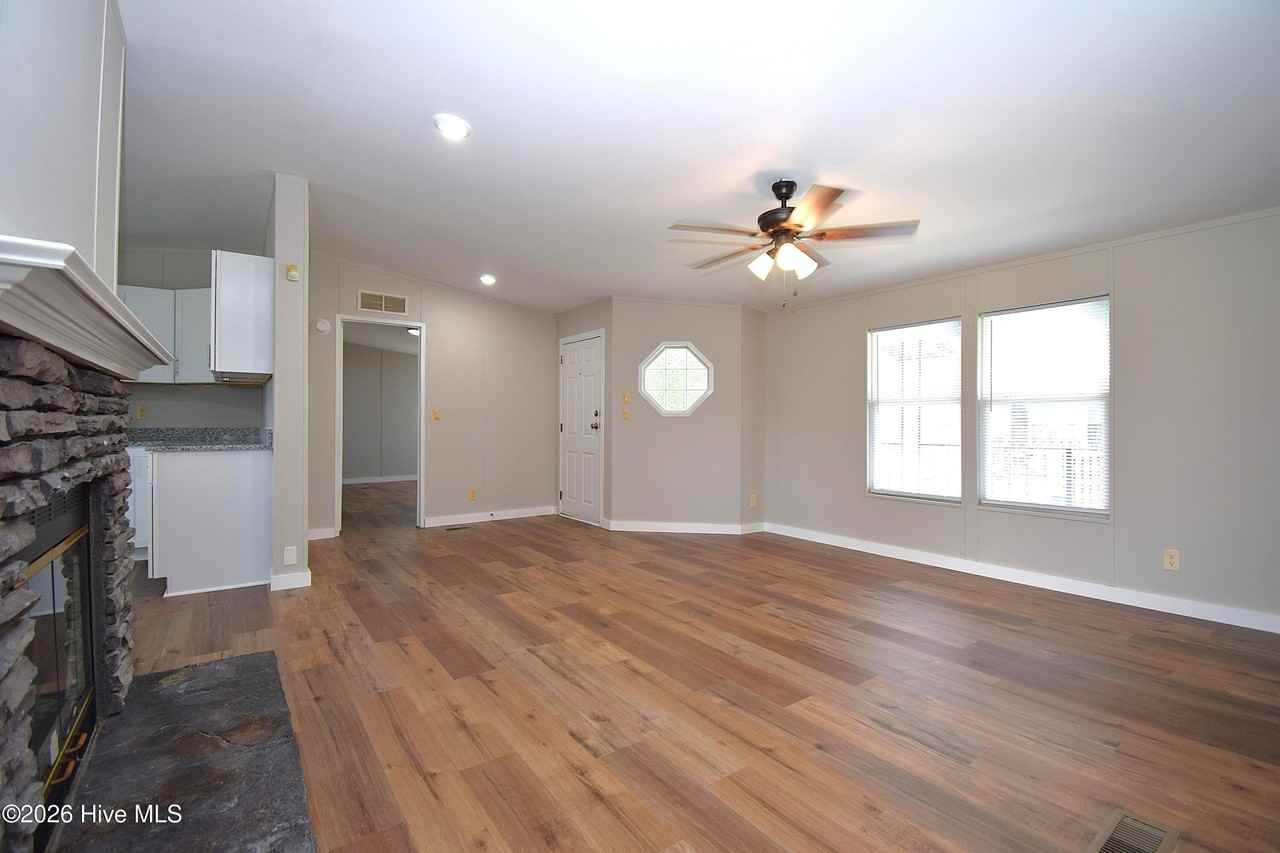 220 Main St - Photo 4 of 24