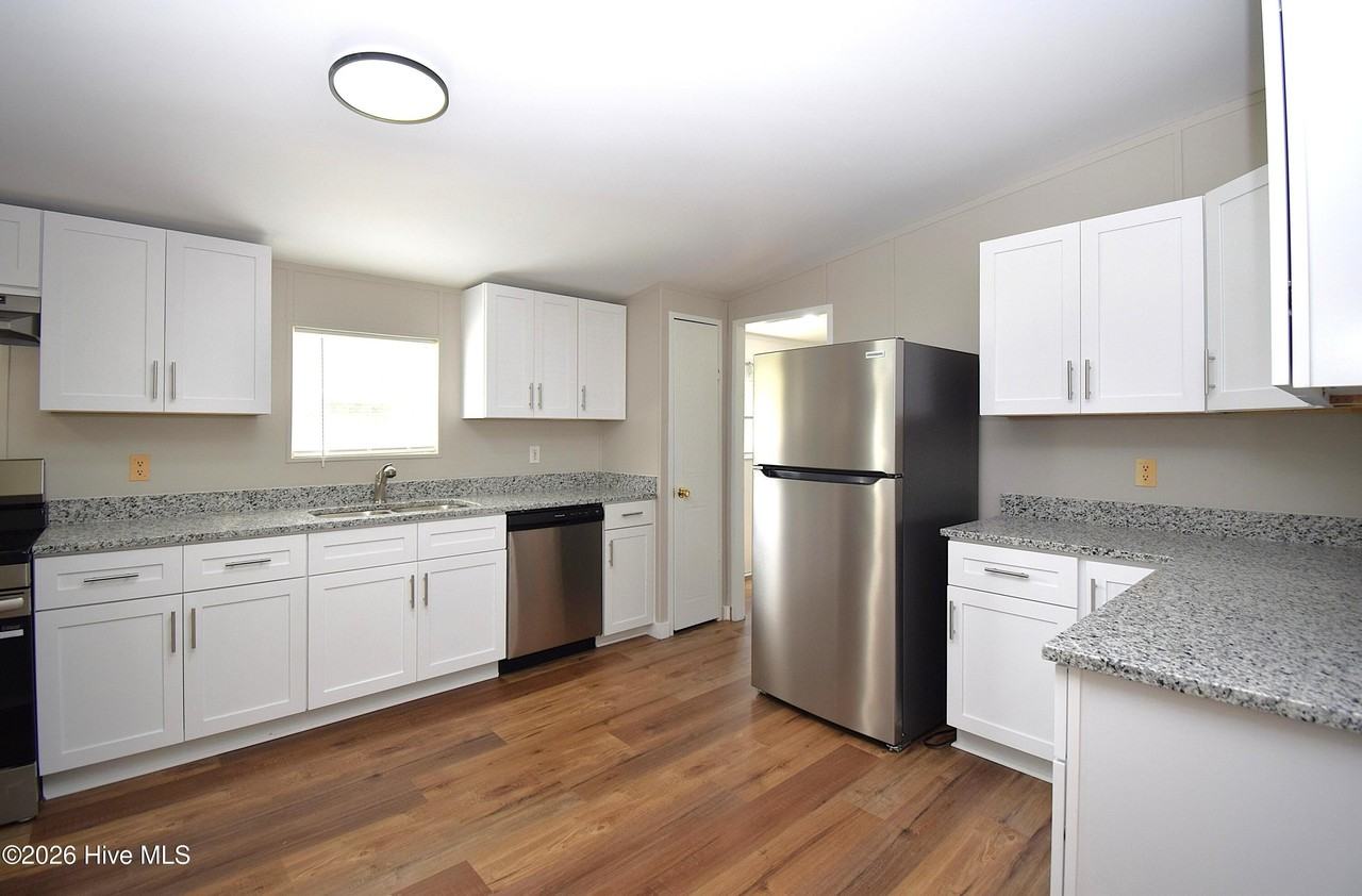220 Main St - Photo 6 of 24