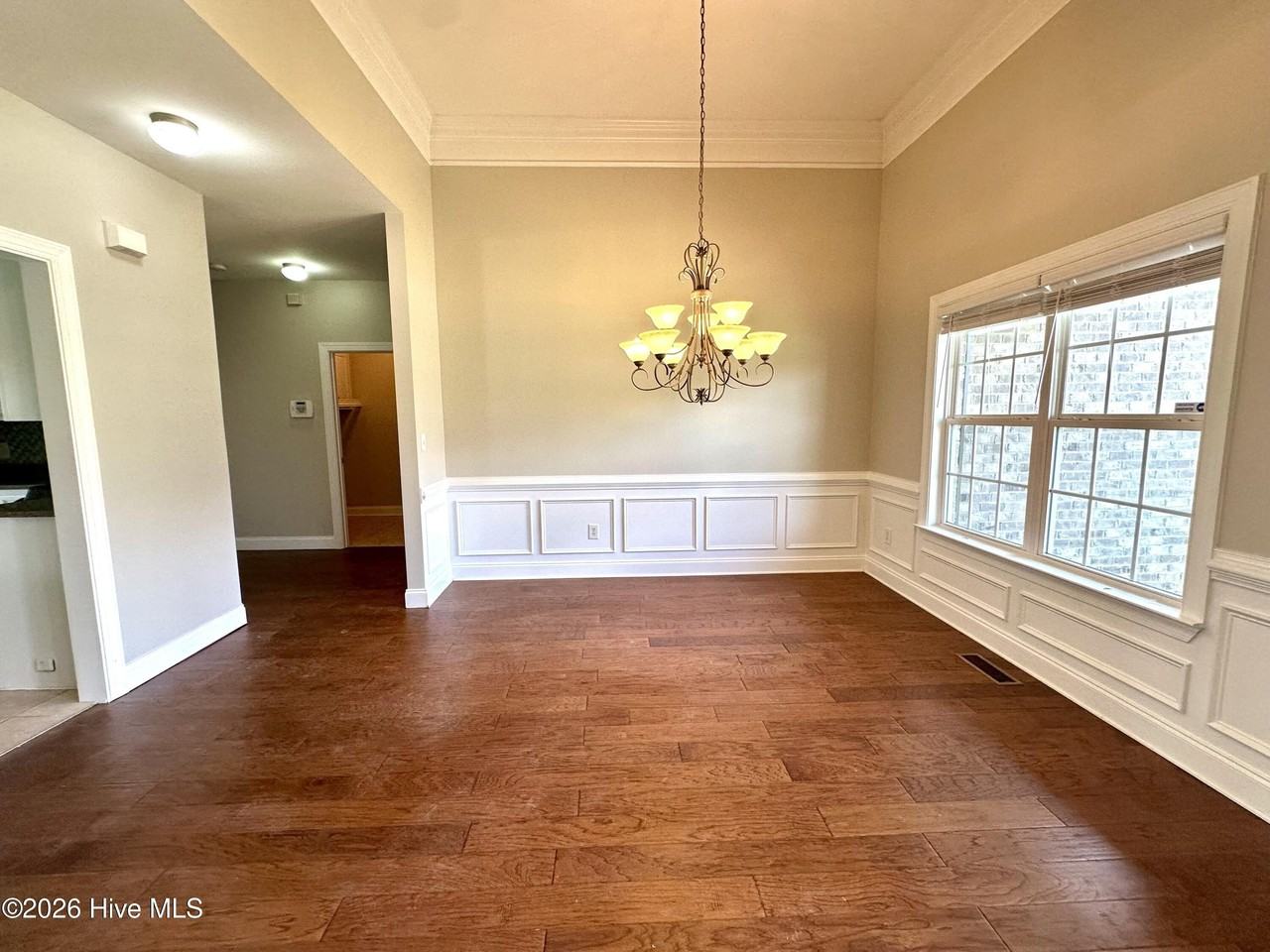 403 Fernhurst Ln - Photo 6 of 34