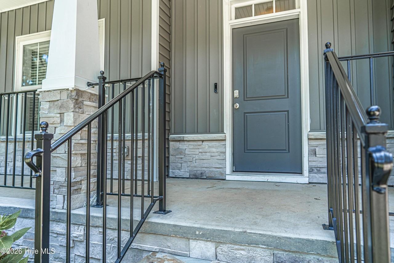 170 Lakeview Dr - Photo 2 of 50