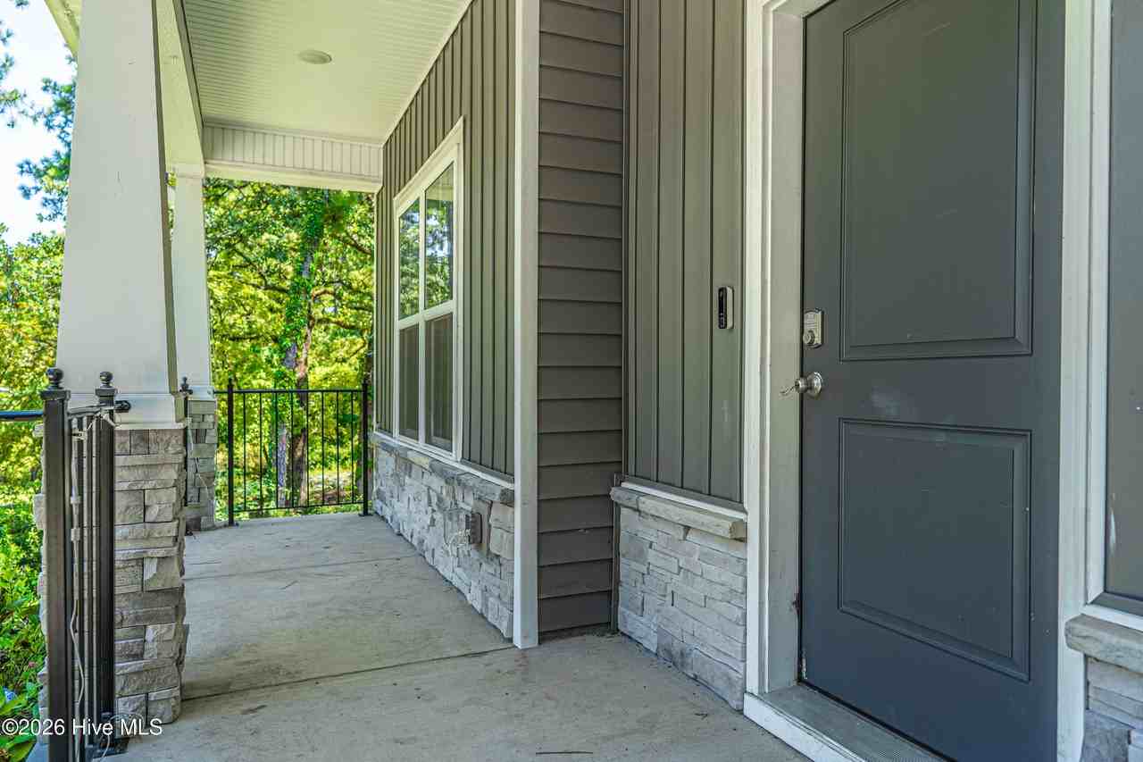 170 Lakeview Dr - Photo 3 of 50