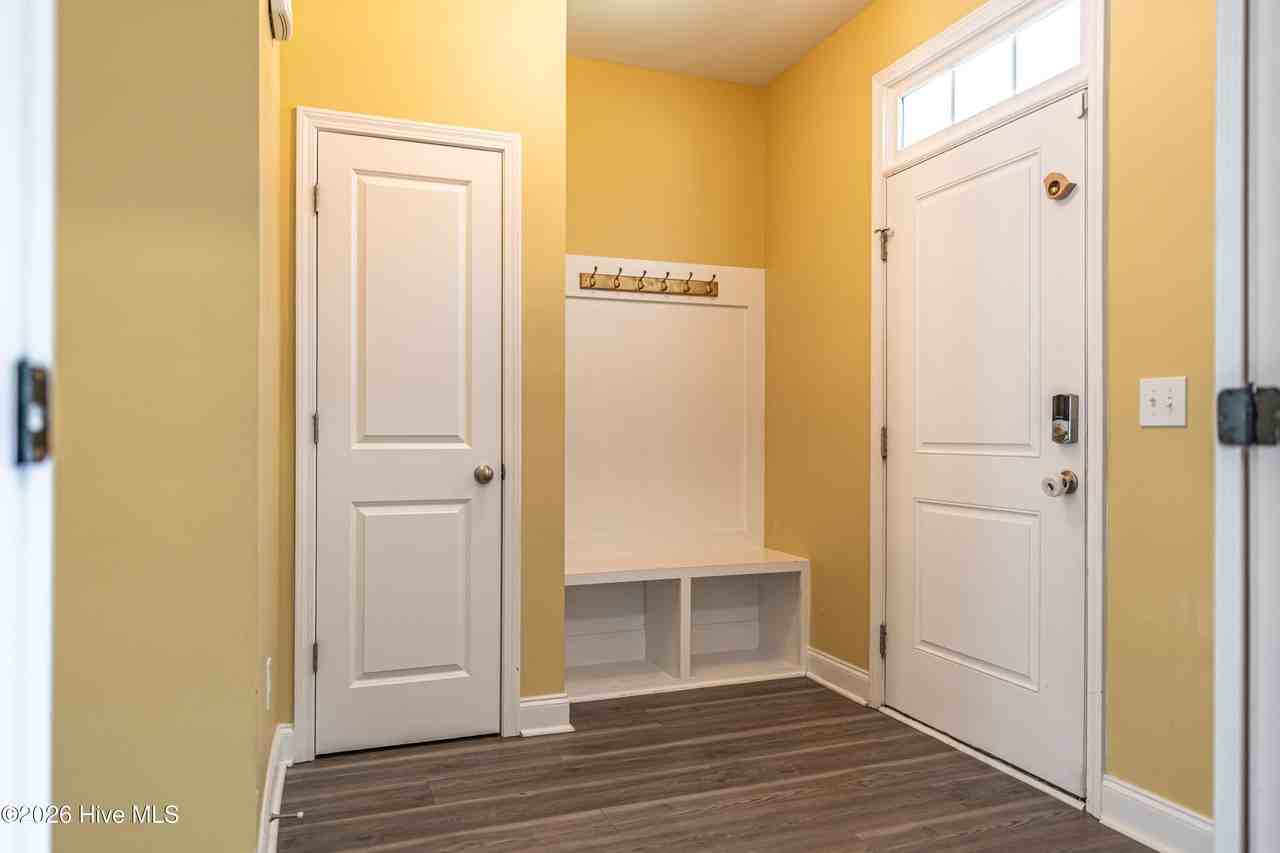 170 Lakeview Dr - Photo 4 of 50