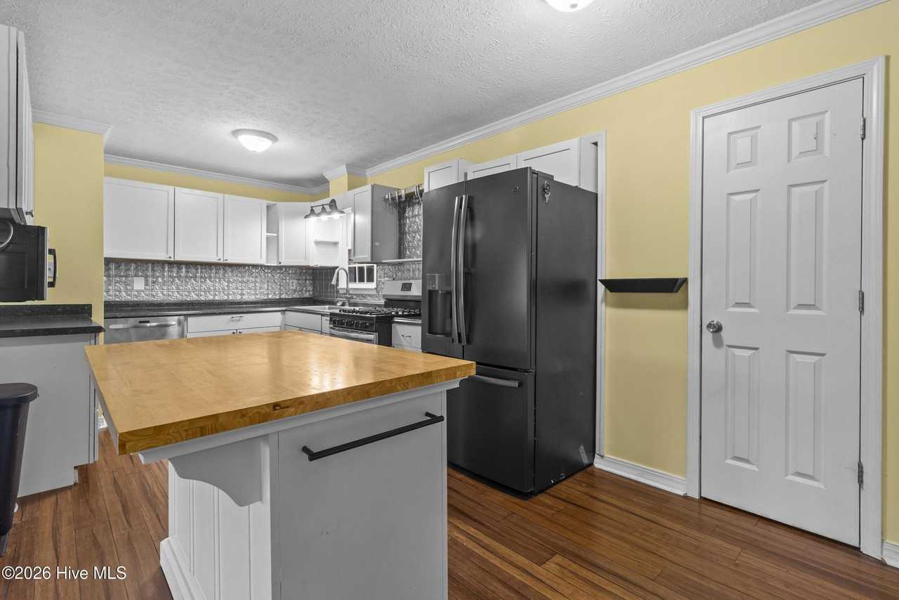 214 Manchester Rd - Photo 6 of 29