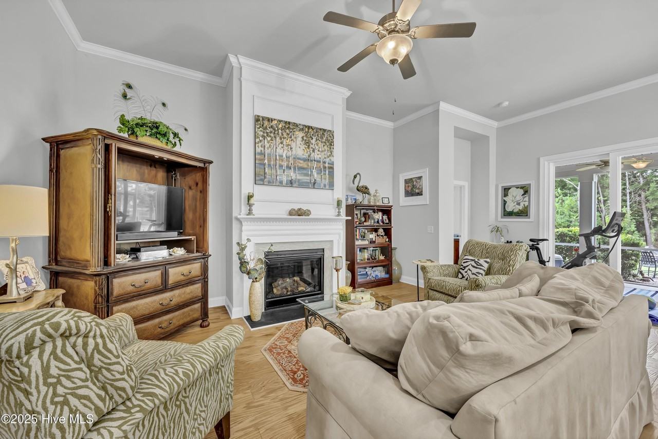 7658 Vancouver Ct - Photo 3 of 37