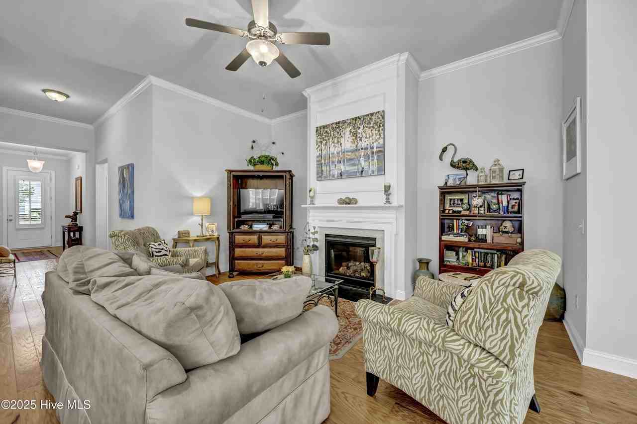 7658 Vancouver Ct - Photo 4 of 37