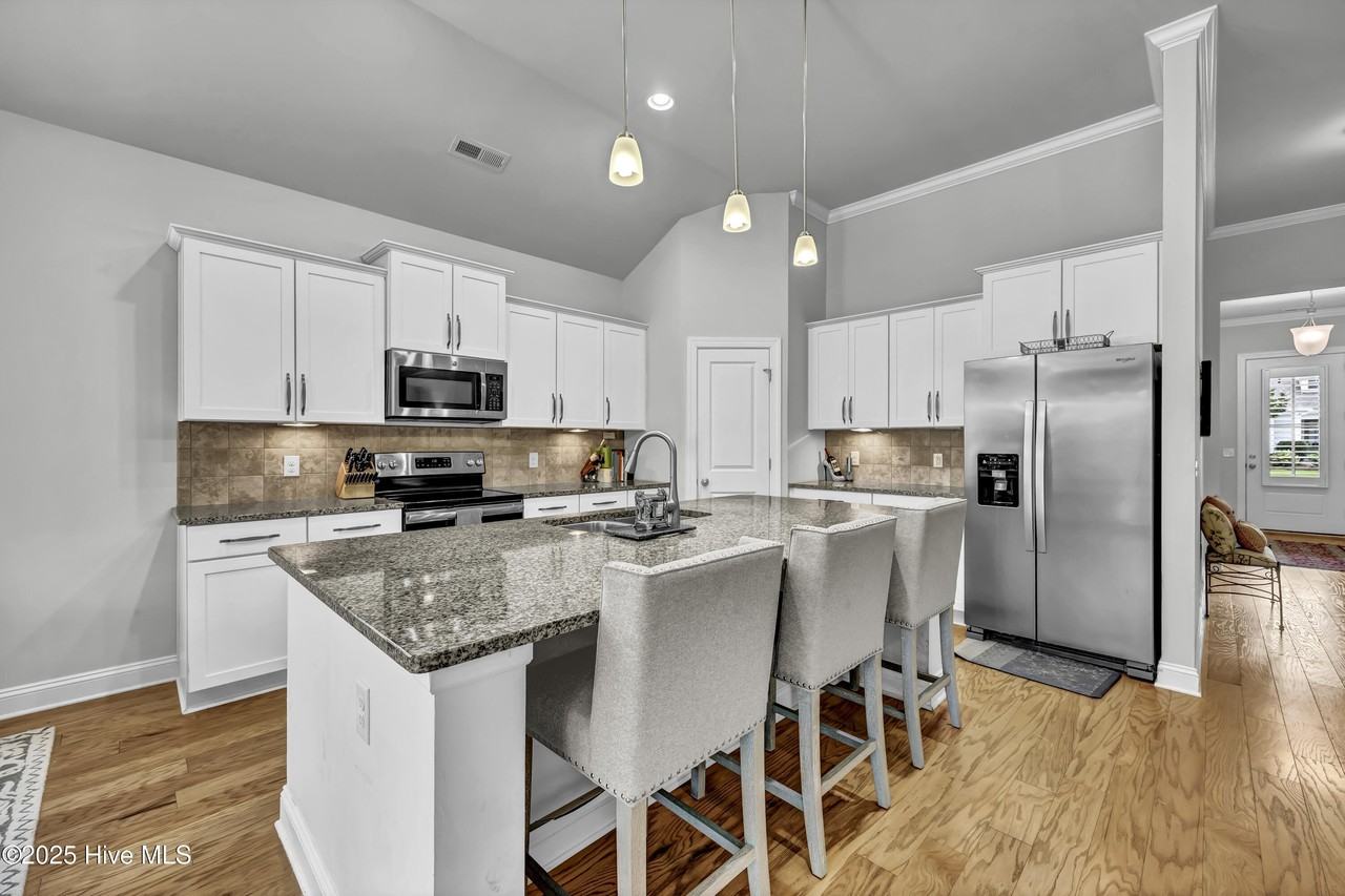 7658 Vancouver Ct - Photo 6 of 37