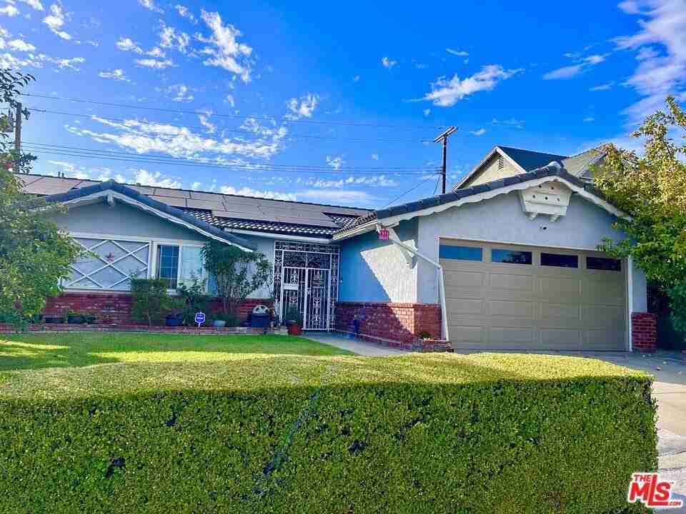 809 Agajanian Way - Photo 2 of 3