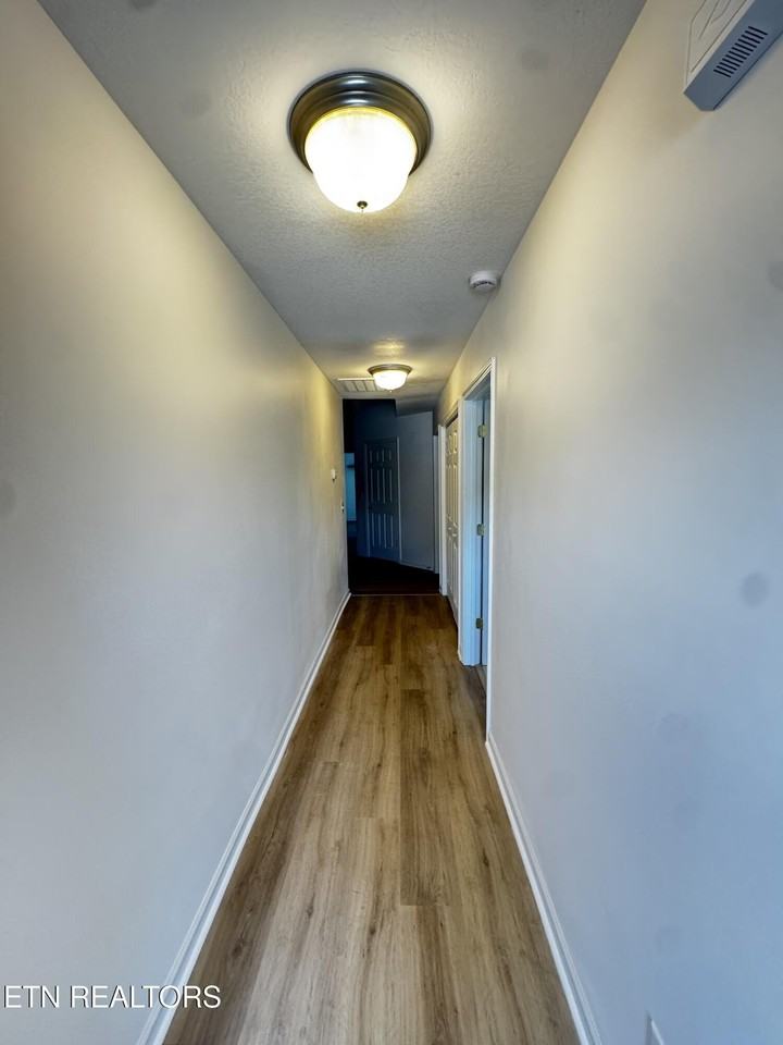 915 Mercer Dr - Photo 2 of 20