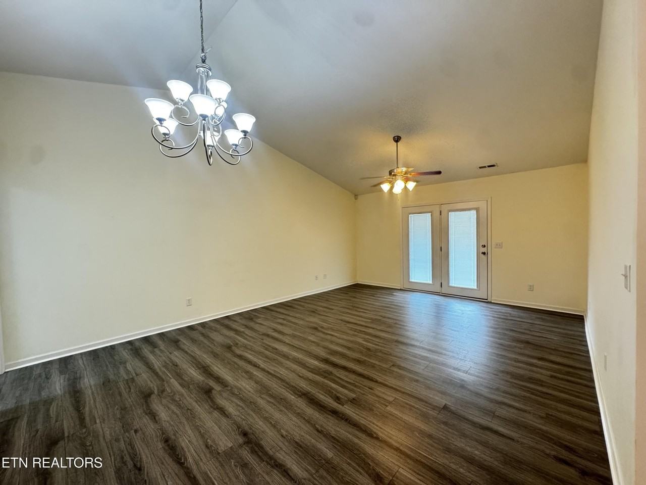 915 Mercer Dr - Photo 5 of 20