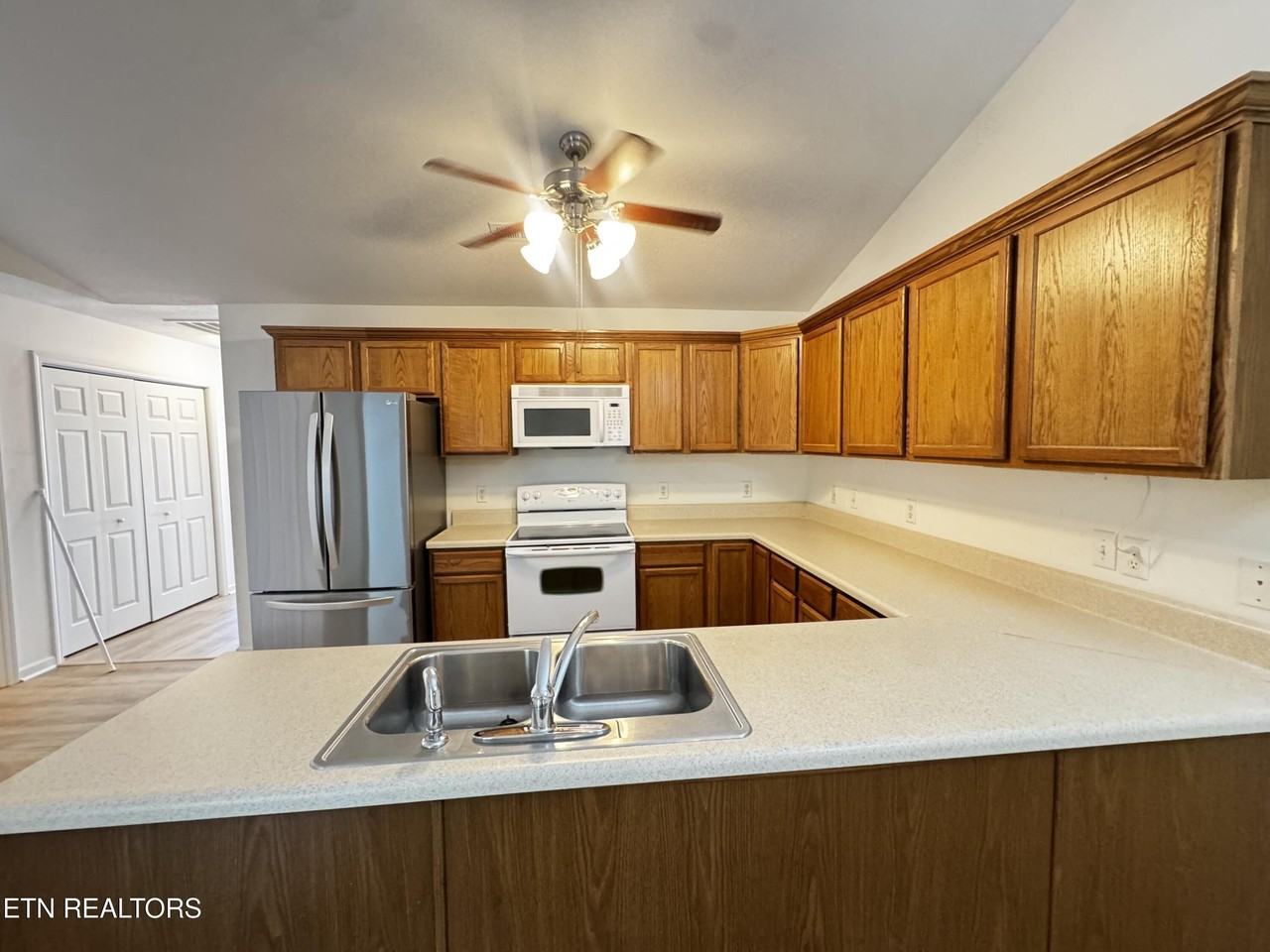 915 Mercer Dr - Photo 7 of 20