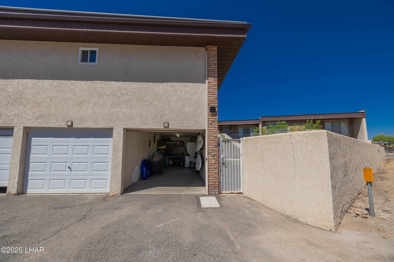 9170 Riverside Dr #24 - Photo 3 of 31
