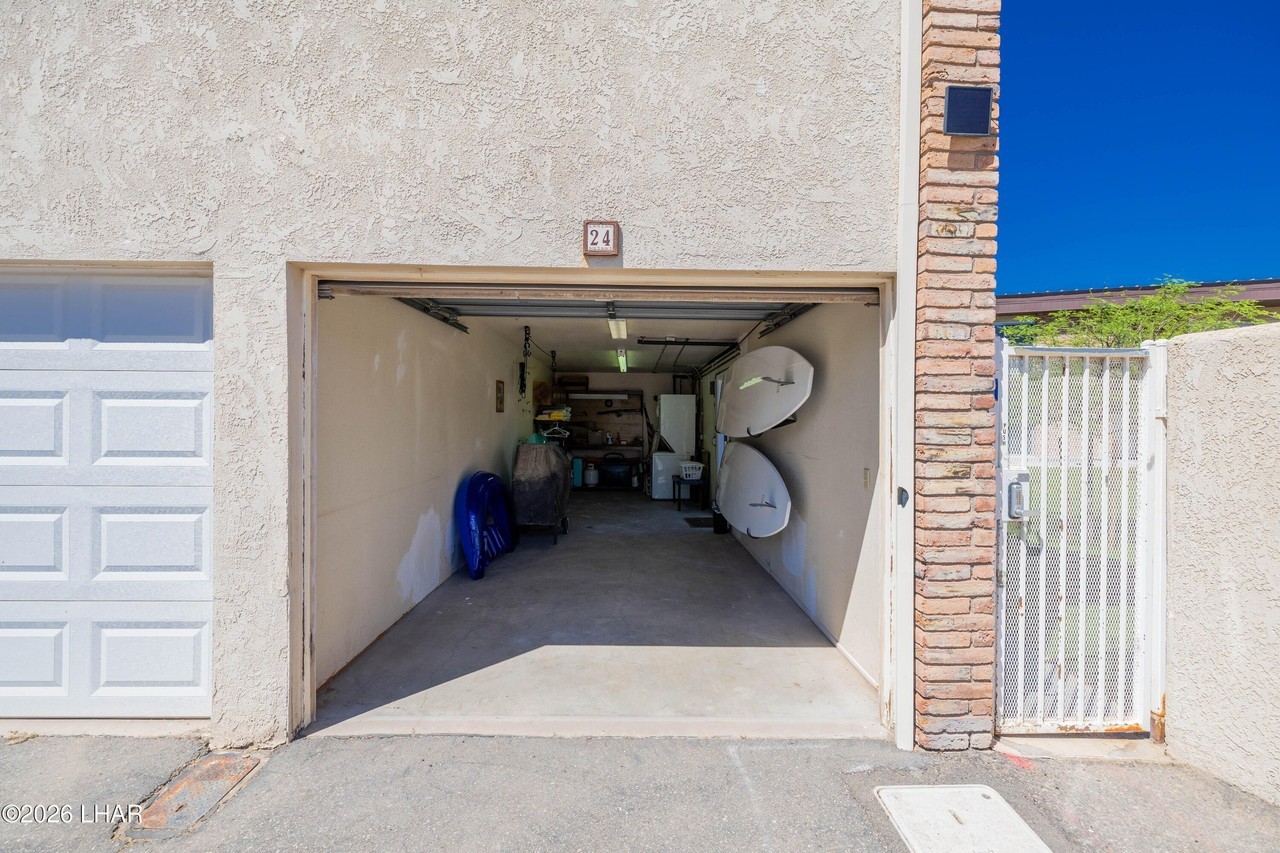 9170 Riverside Dr #24 - Photo 4 of 31