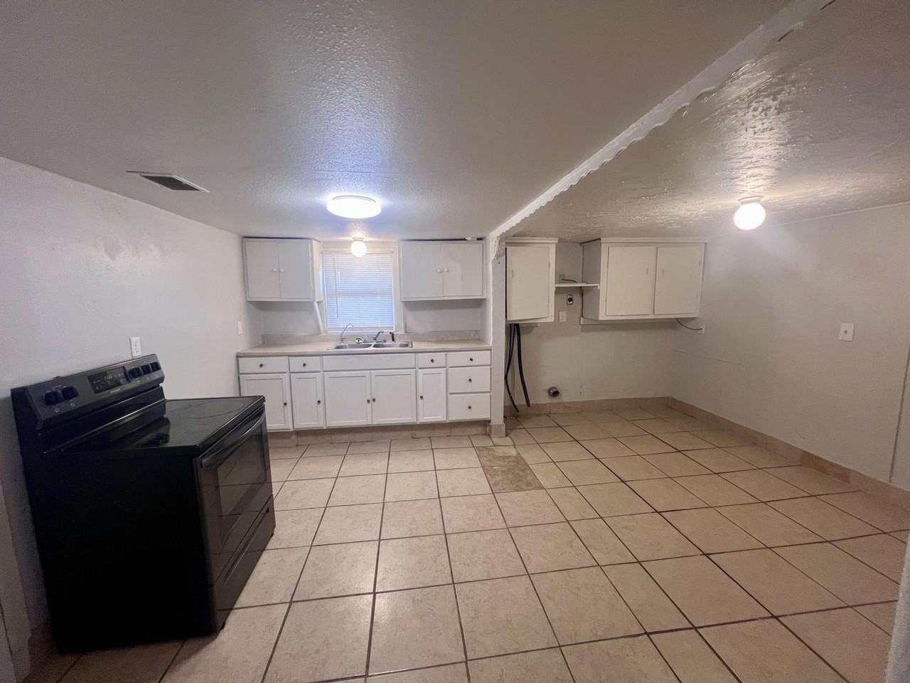 515 Sw 6th St - Photo 3 of 7