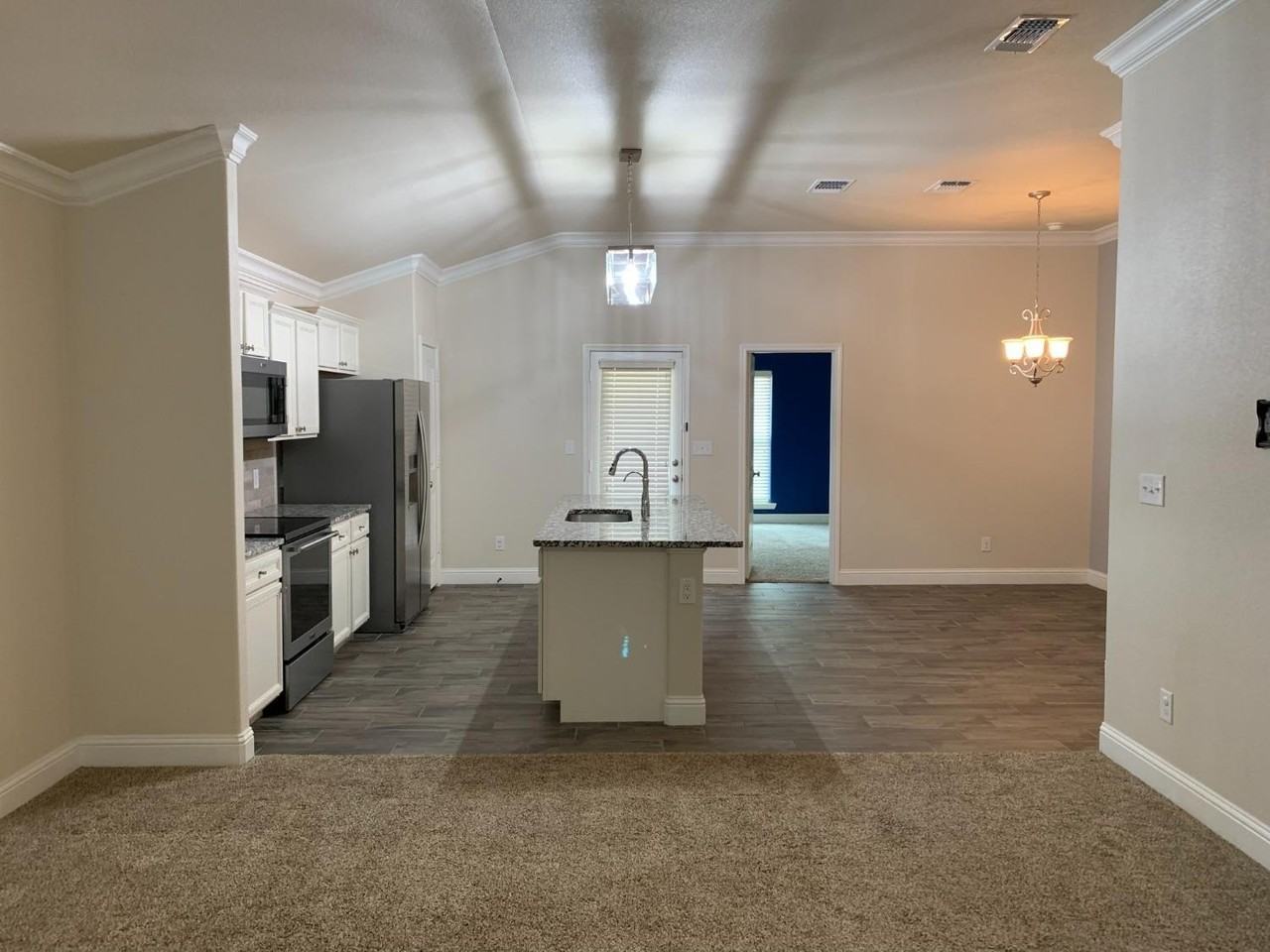 7427 103rd St - Photo 4 of 16