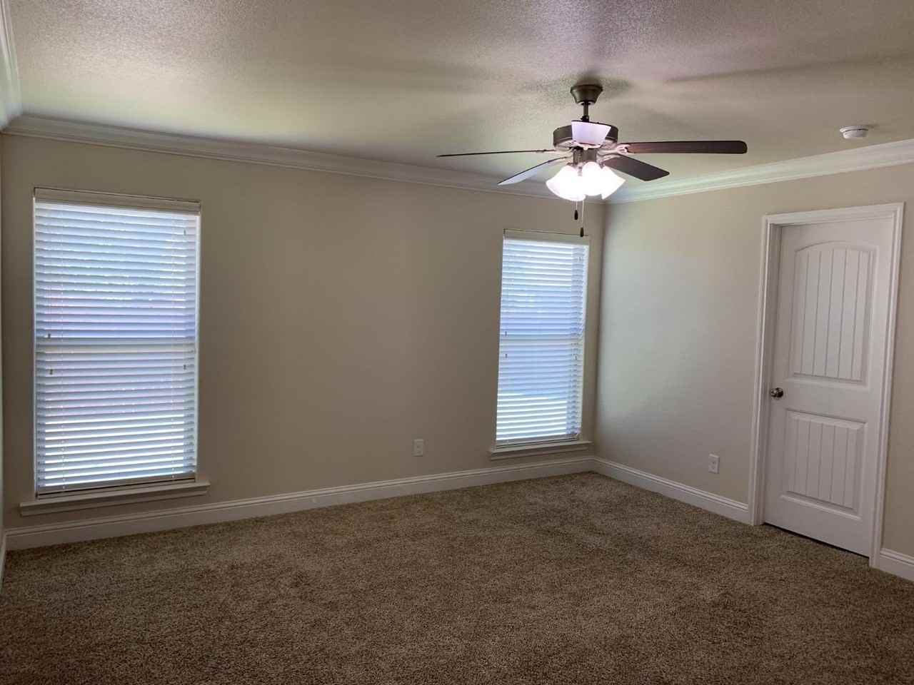 7427 103rd St - Photo 7 of 16