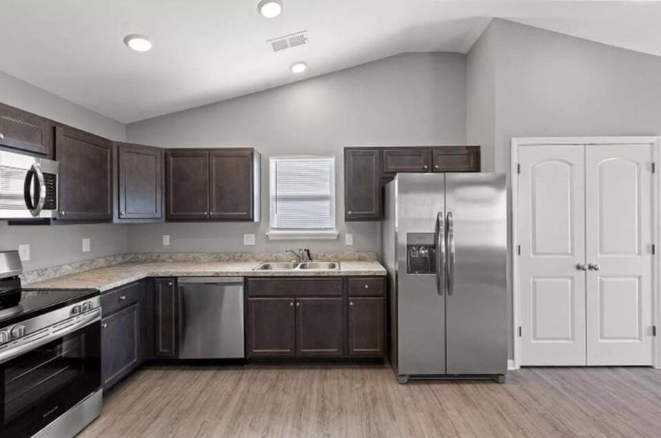 8120 Driftwood Loop - Photo 6 of 17
