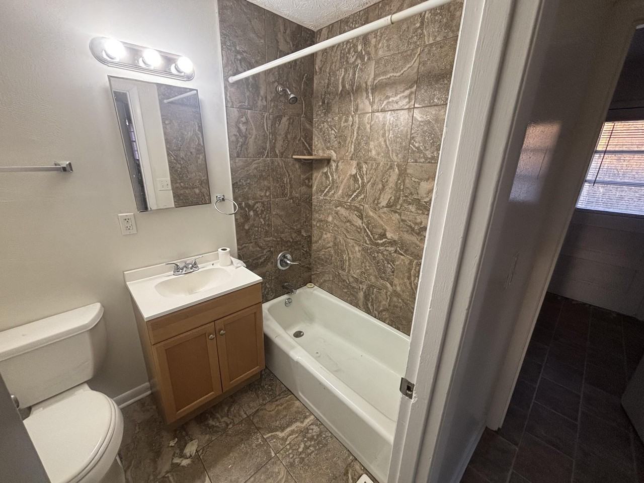1469 Huntsville Dr #B - Photo 4 of 9