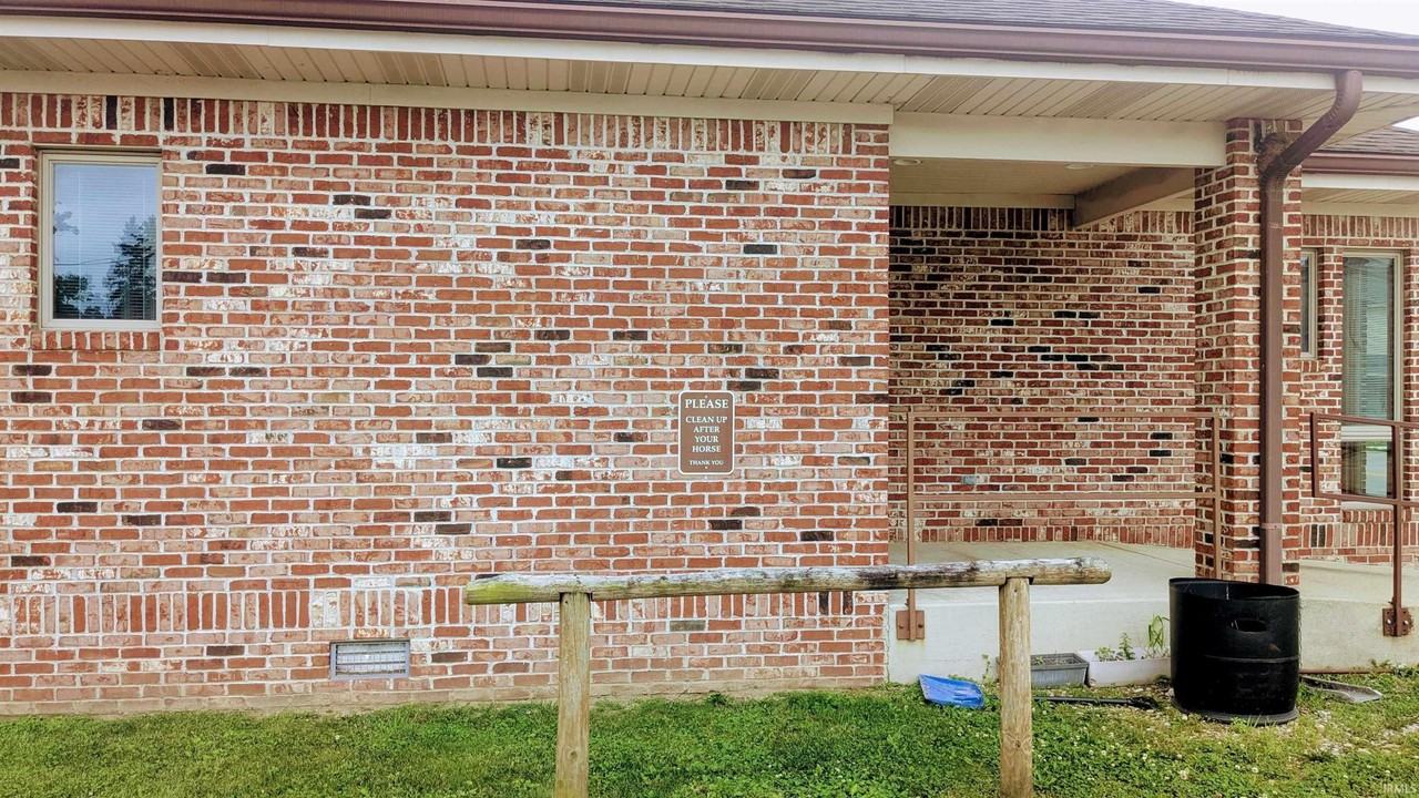 101 S Cross St - Photo 2 of 15
