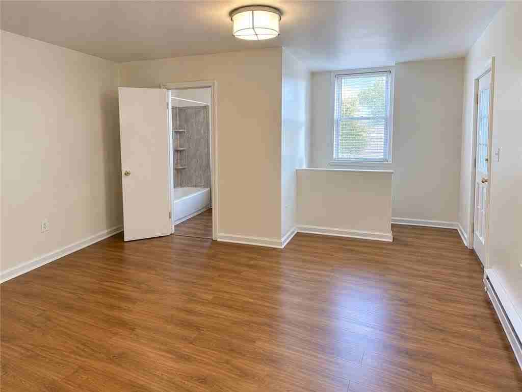 324 N Madison St - Photo 4 of 5