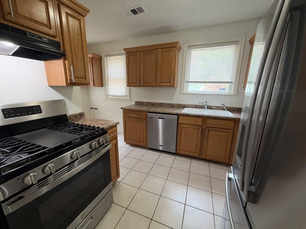 3362 Douglass Ave - Photo 5 of 10