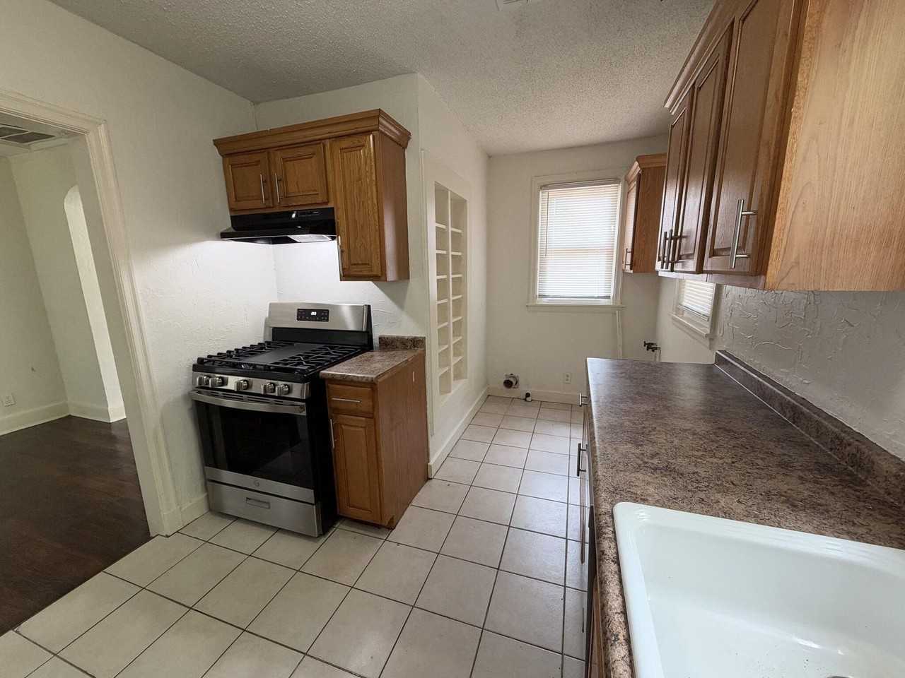 3362 Douglass Ave - Photo 6 of 10