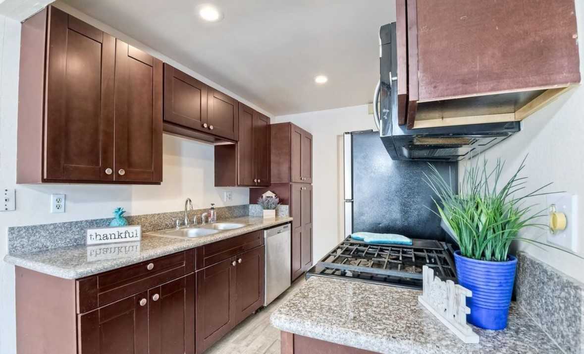 440 Parkside Dr #1 - Photo 5 of 11