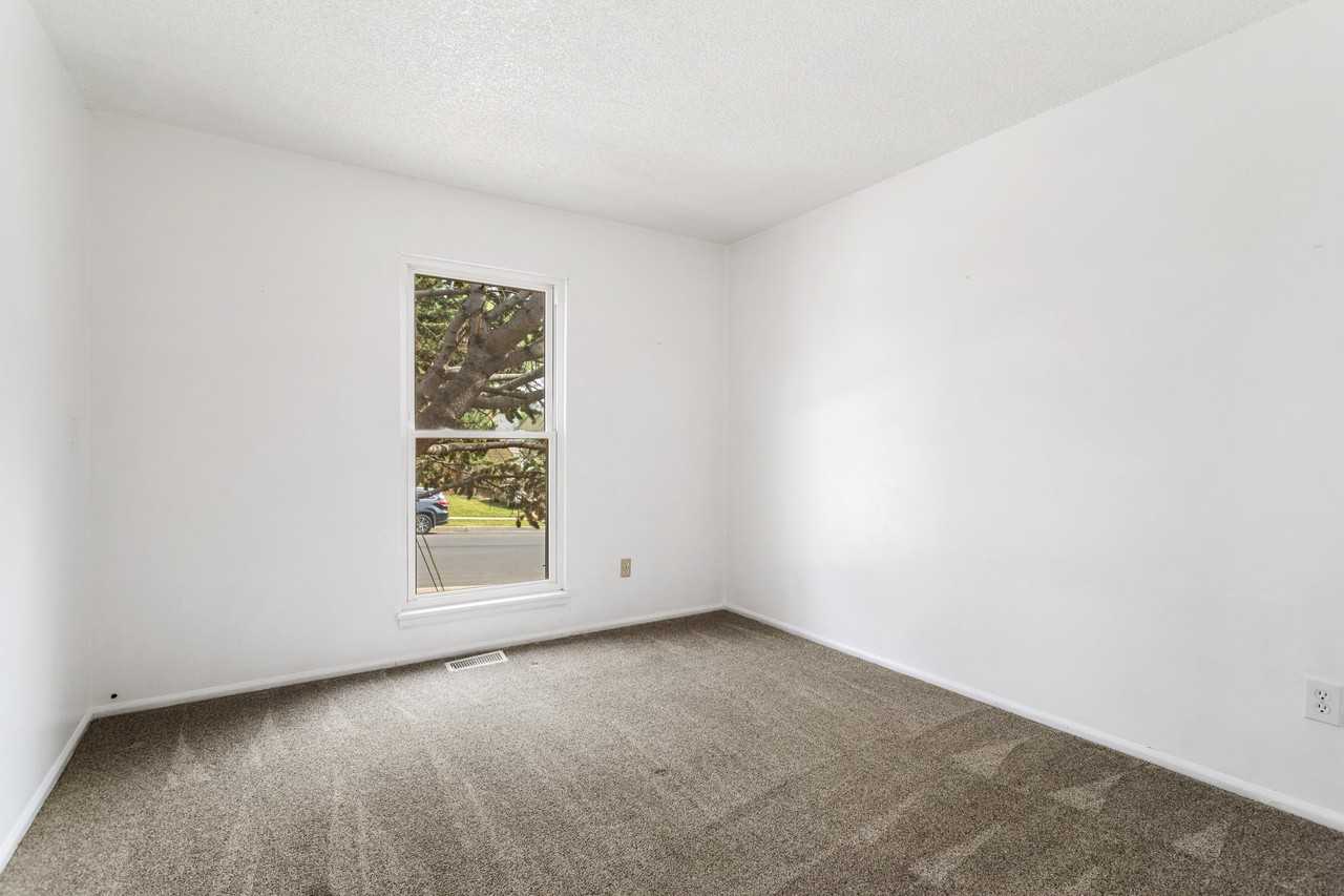 28 Frost Ln #1 - Photo 5 of 28