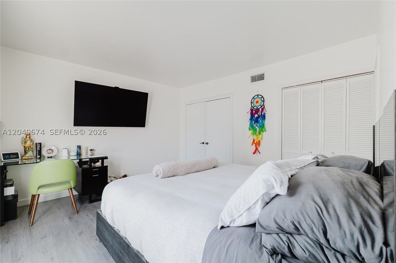 3745 Ne 171st St #27 - Photo 4 of 18