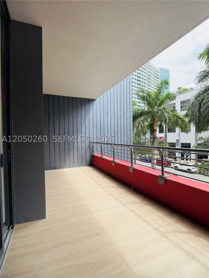 90 Ne 32nd St #206