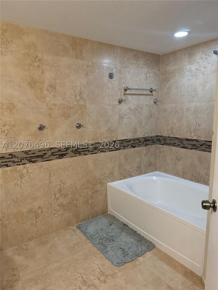 7909 Sanibel Dr #7909 - Photo 3 of 15