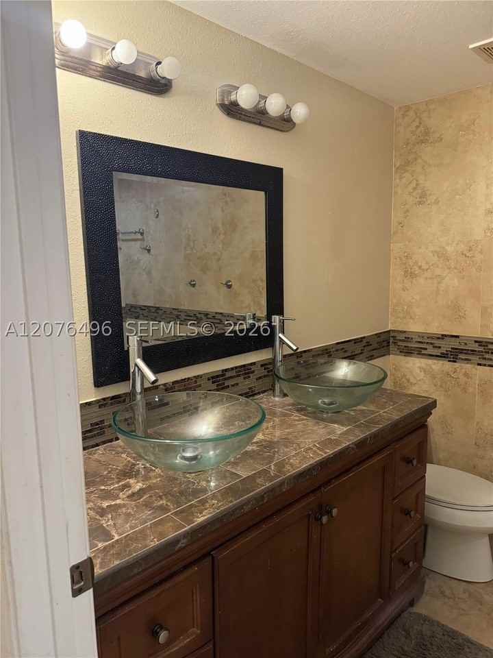 7909 Sanibel Dr #7909 - Photo 5 of 15