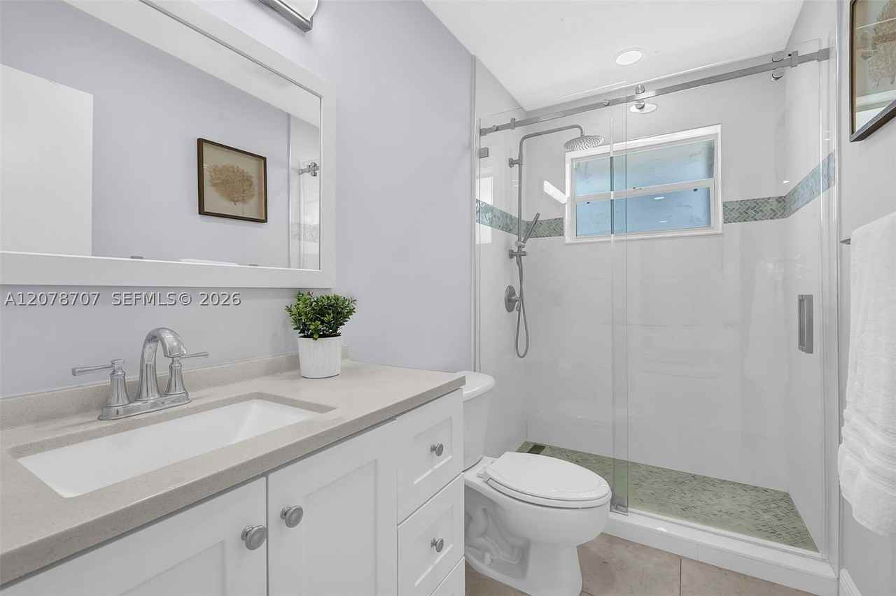 2160 Ne 56th St #1 - Photo 3 of 12