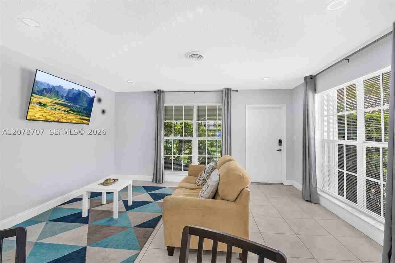 2160 Ne 56th St #1 - Photo 5 of 12