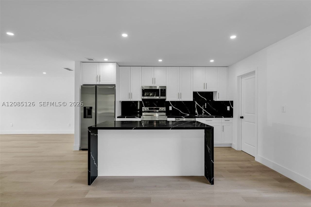 1597 Ne 143rd St #1597 - Photo 4 of 28