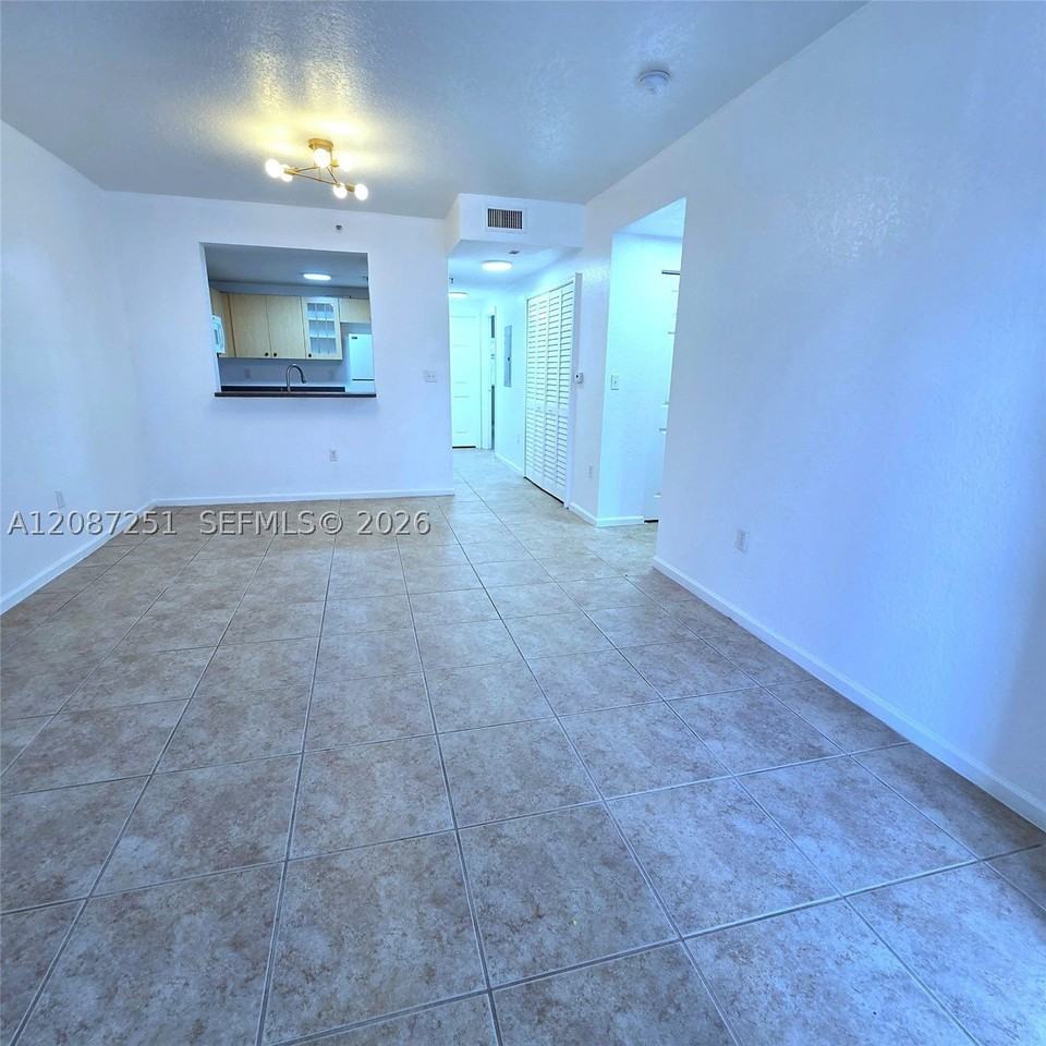 2901 Riverside Dr #203 - Photo 4 of 12