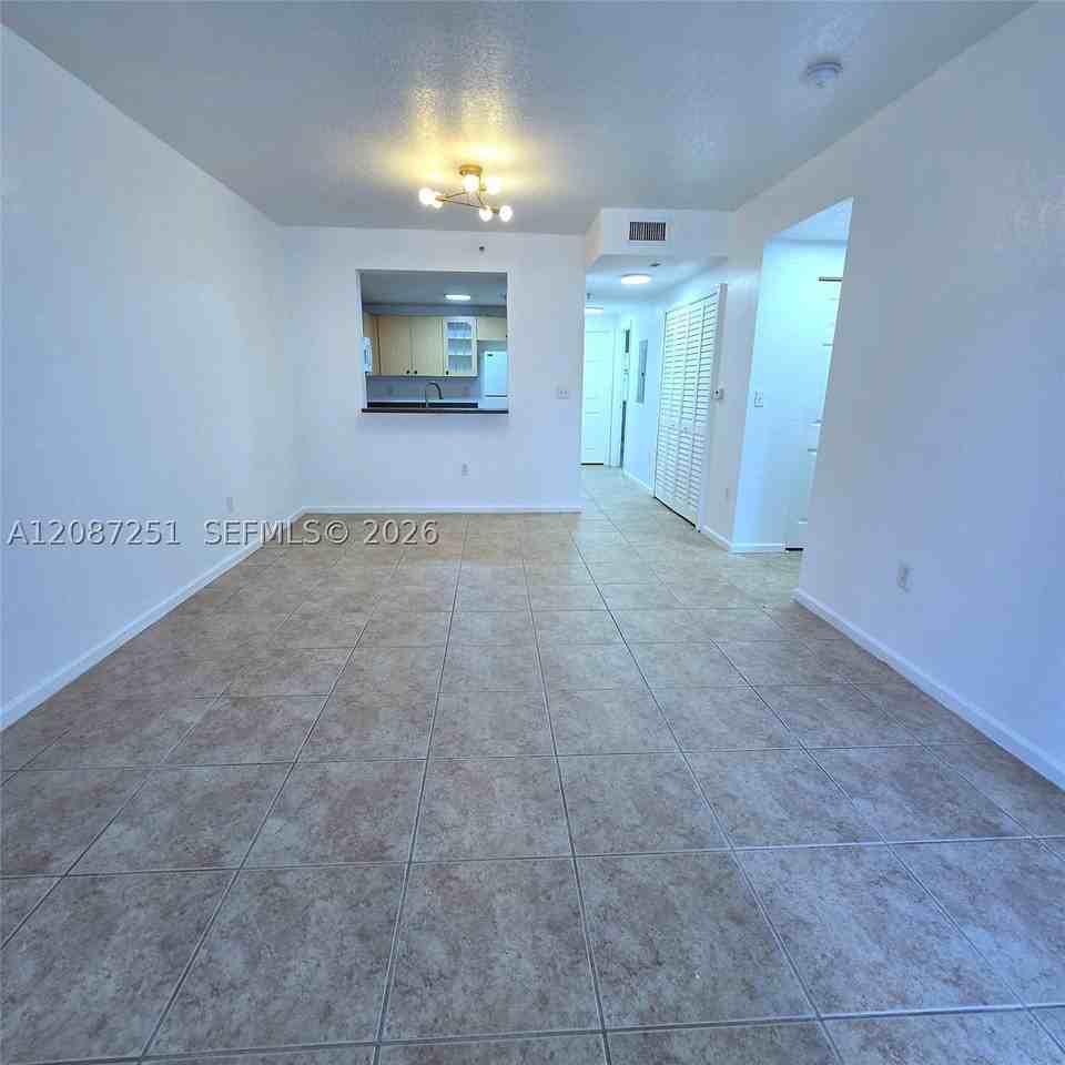 2901 Riverside Dr #203 - Photo 5 of 12