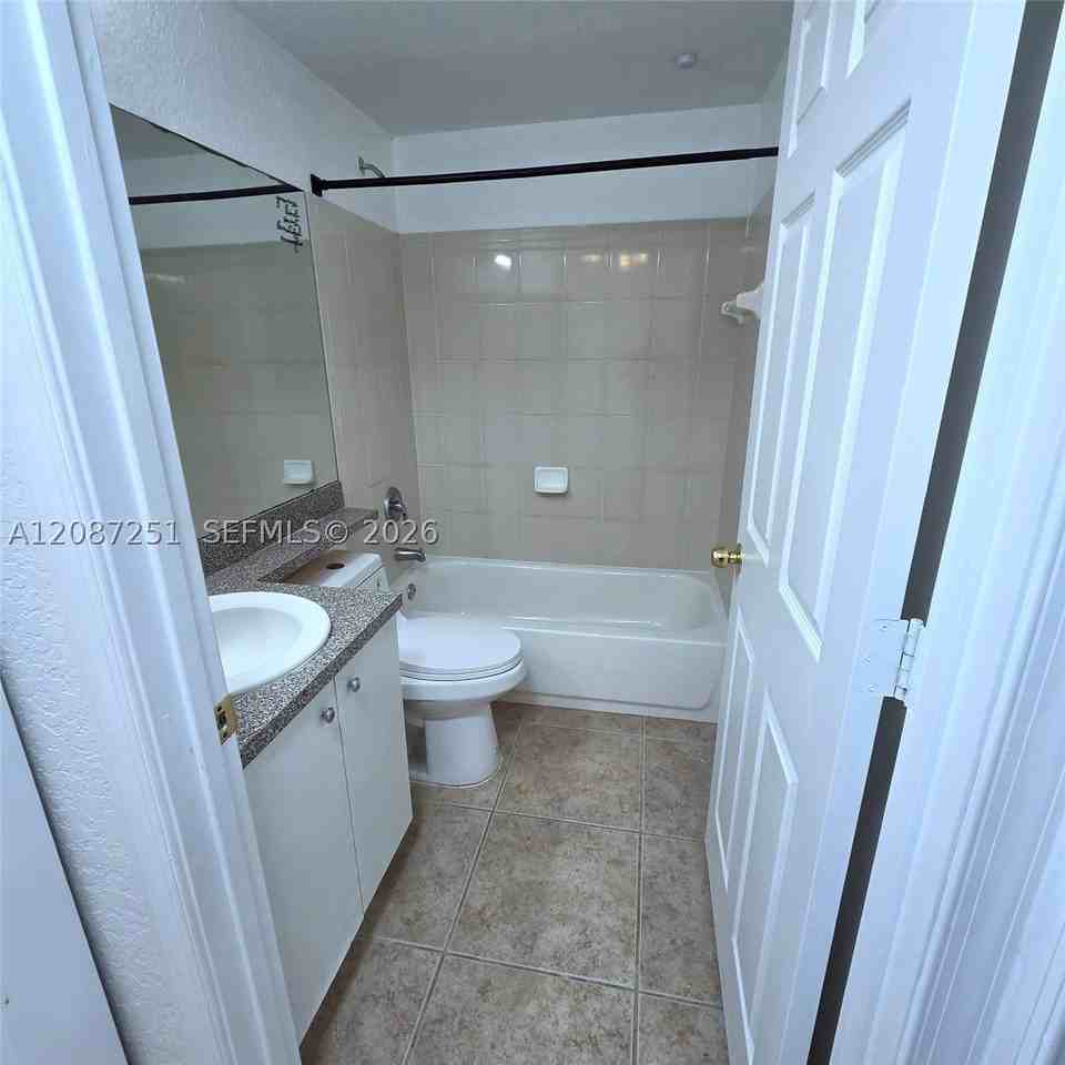 2901 Riverside Dr #203 - Photo 6 of 12