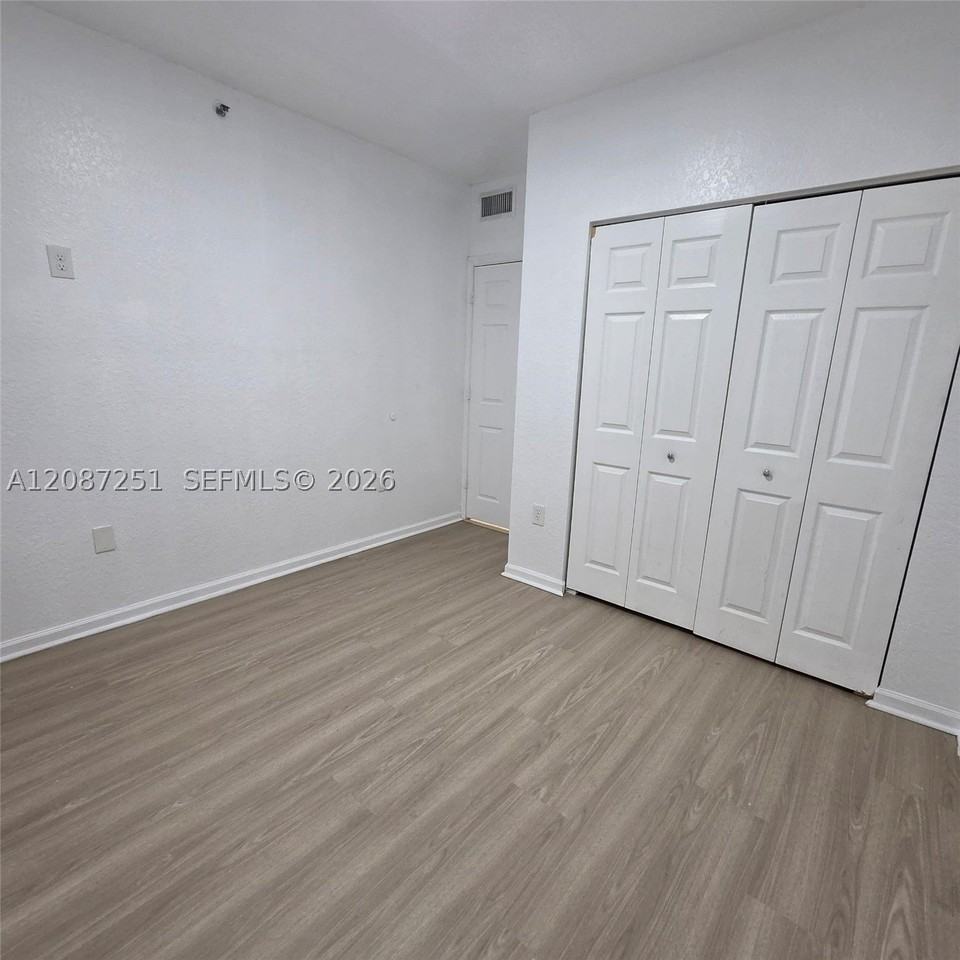 2901 Riverside Dr #203 - Photo 7 of 12