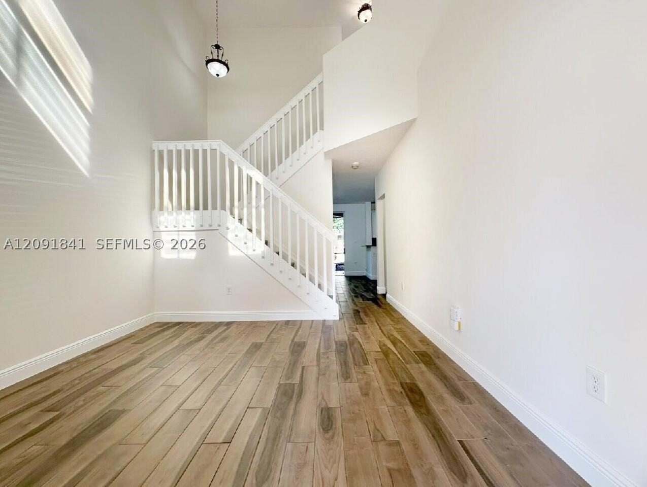 202 Riverwalk Cir - Photo 6 of 39