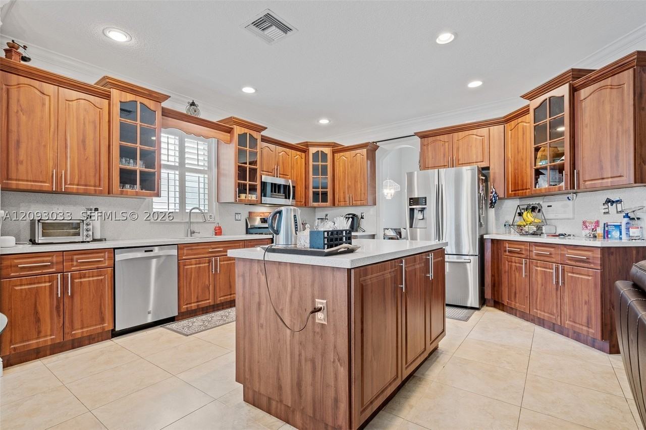 12724 Nw 18th Ct - Photo 7 of 47