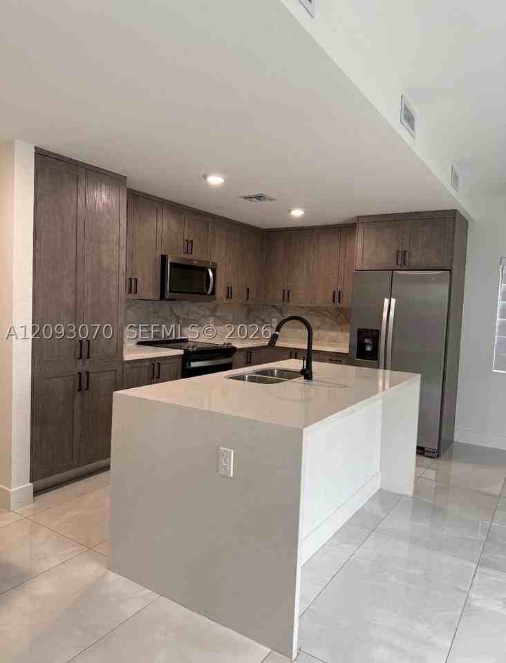 1373 Nw 1st St - Photo 6 of 9