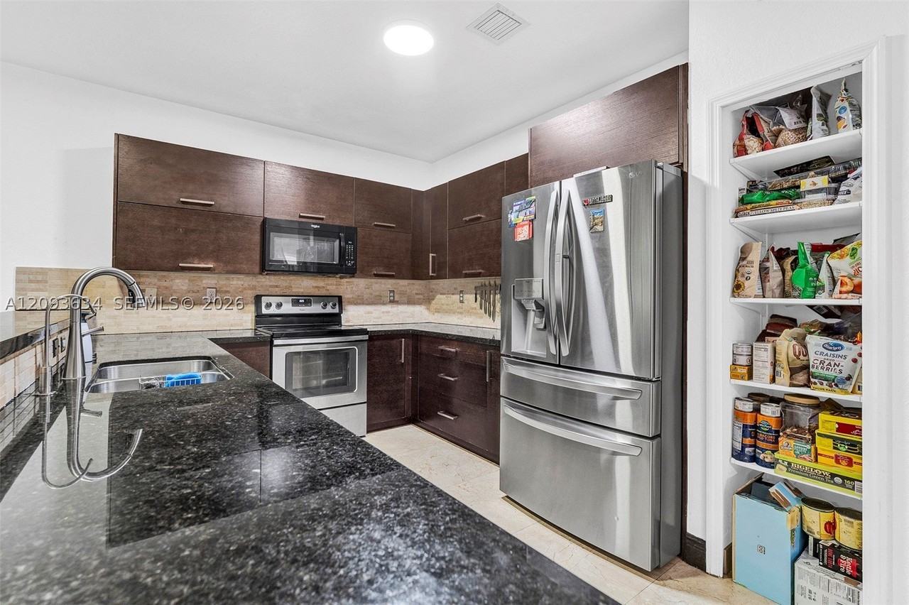 9770 Nw 10th St #9770 - Photo 2 of 50