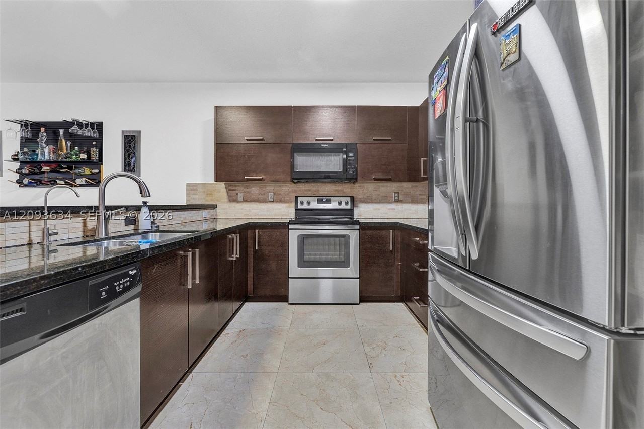 9770 Nw 10th St #9770 - Photo 4 of 50