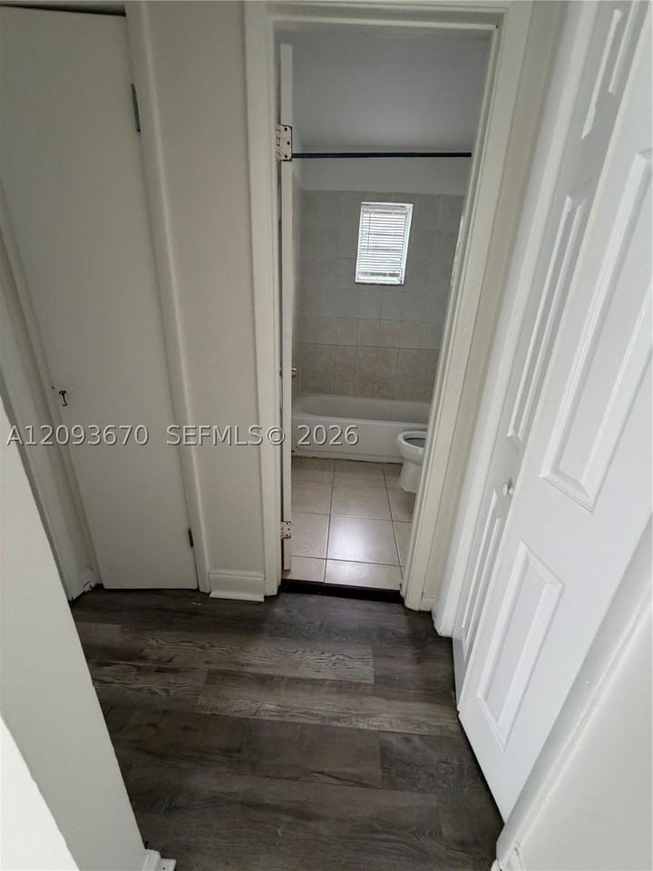 1455 Ne 146th St #A - Photo 3 of 6