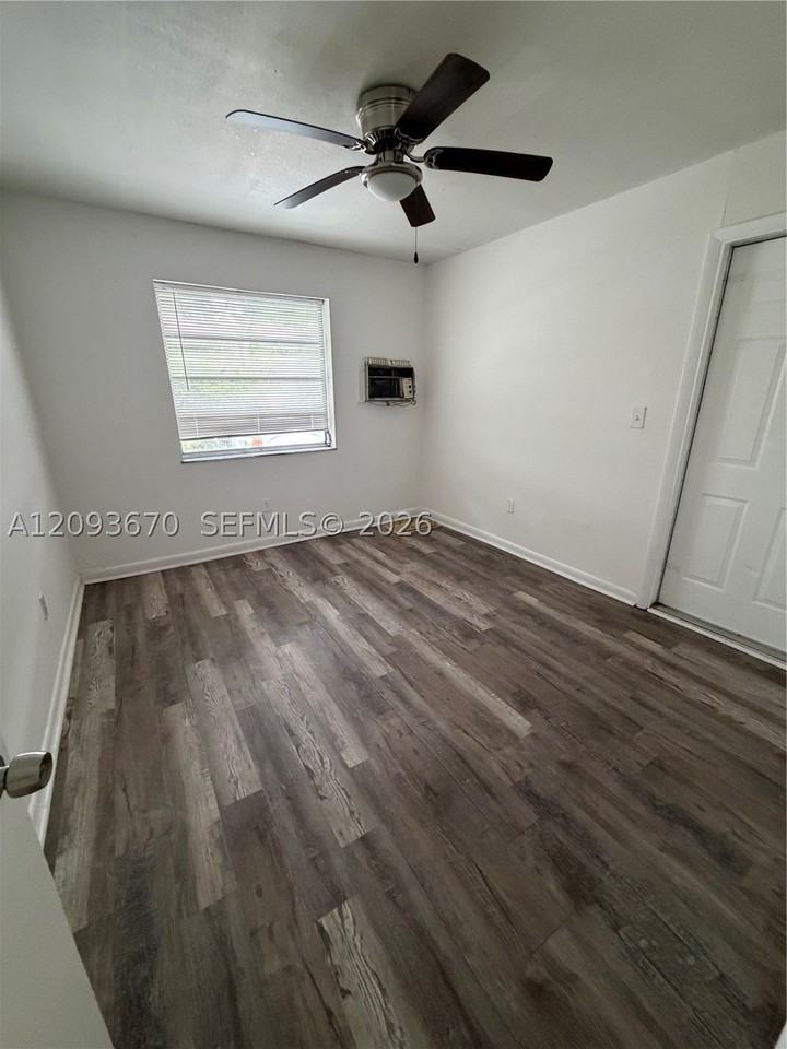 1455 Ne 146th St #A - Photo 4 of 6