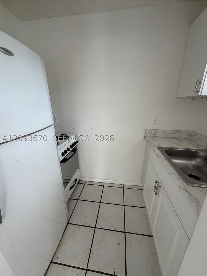 1455 Ne 146th St #A - Photo 5 of 6