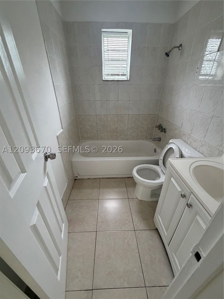 1455 Ne 146th St #A - Photo 6 of 6