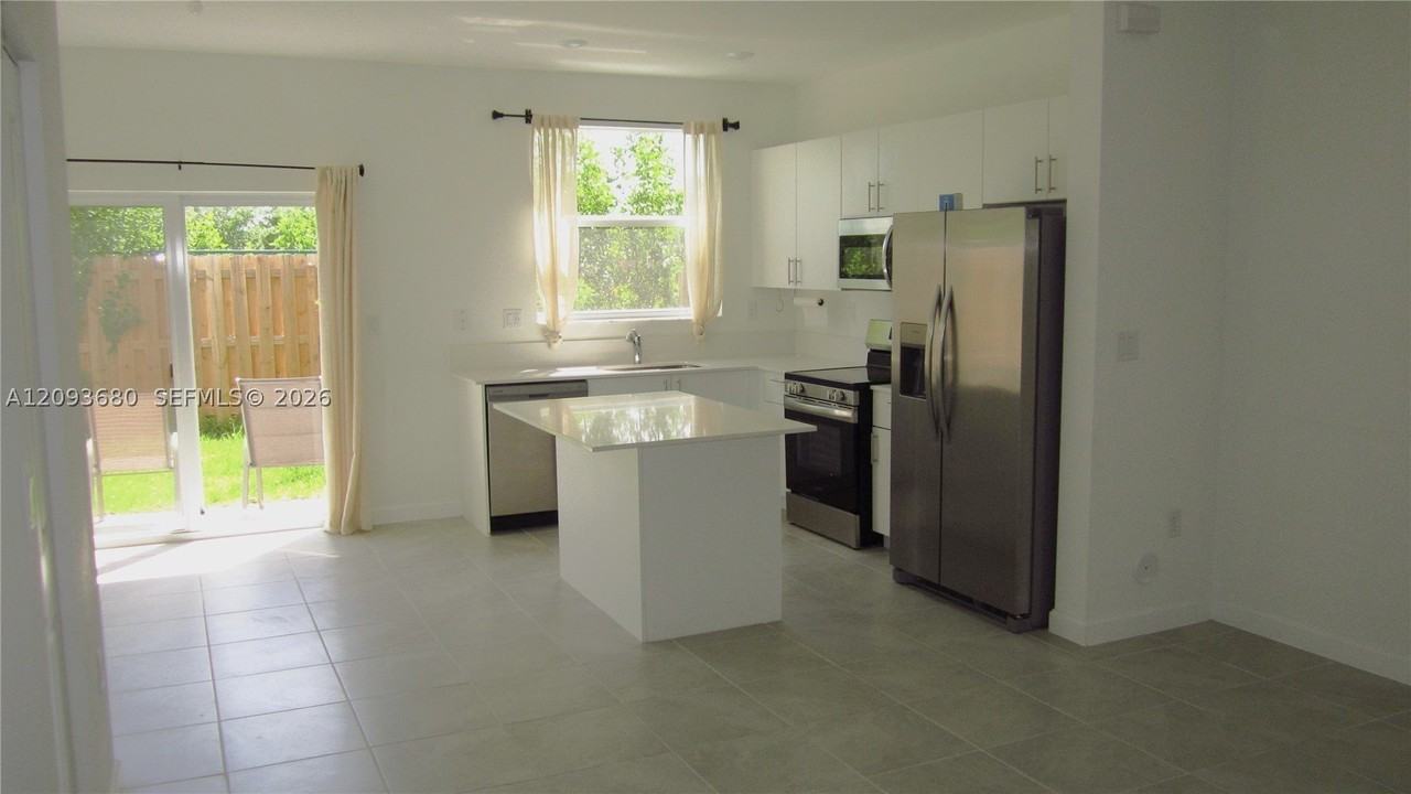 1501 Se 27th Rd #1501 - Photo 3 of 19