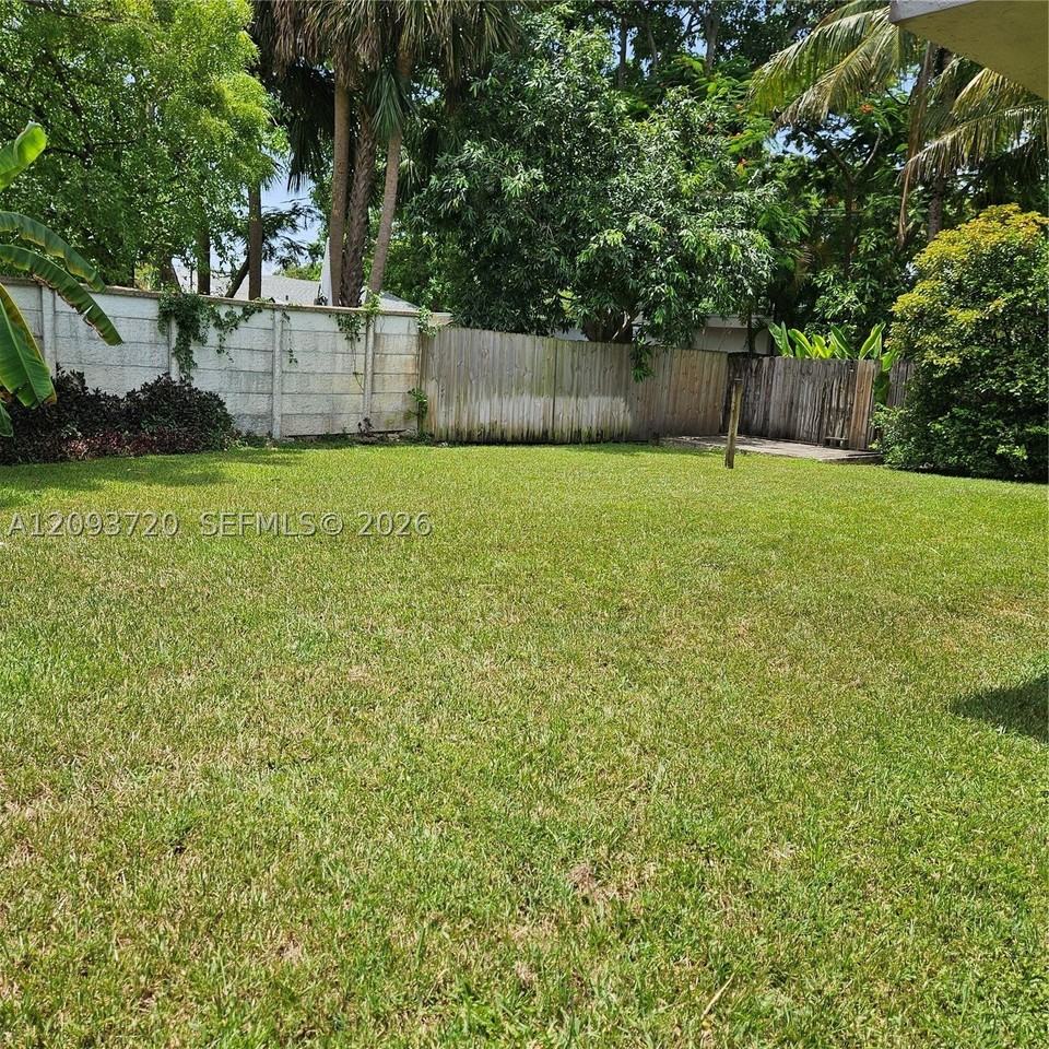 1016 Ne 34th Ct #B - Photo 4 of 4